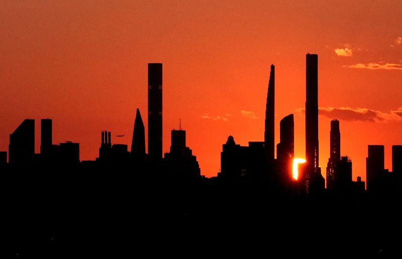 FILE PHOTO: Manhattan skyline at sunset, REUTERS/Eduardo Munoz/File Photo