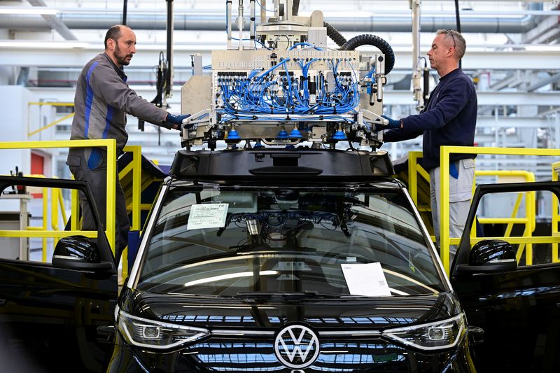 Staff members install a sensor unit on a Volkswagen Id. Buzz AD during a media tour at Volkswagen Commercial Vehicles (Volkswagen Nutzfahrzeuge) in Hanover, Germany, March 4, 2026. REUTERS/Fabian Bimmer