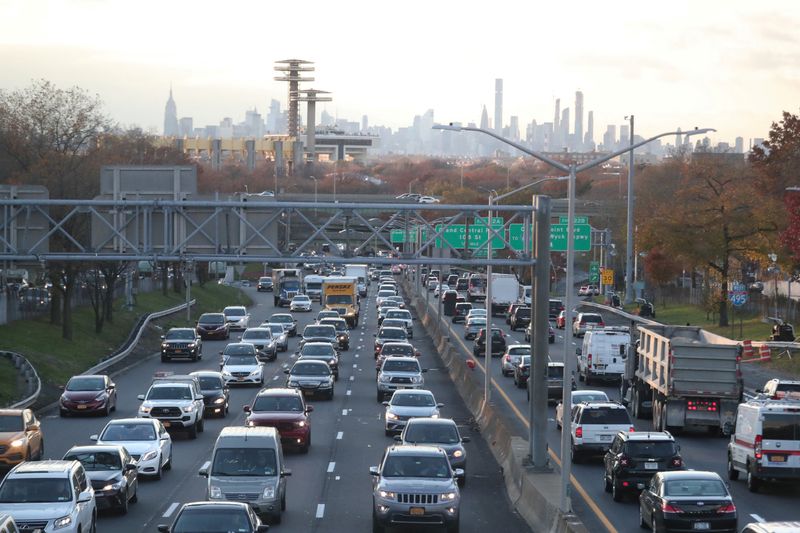 FILE PHOTO: Automobiles drive in heavy traffic along the Long Island Expressway in the Queens borough of New York, U.S., November 20, 2018. REUTERS/Shannon Stapleton/File Photo