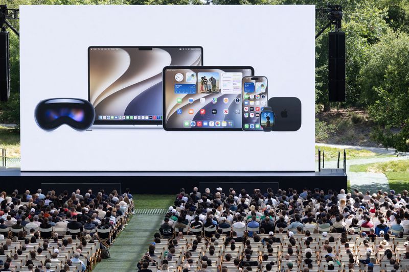 Attendees watch a presentation during Apple's annual Worldwide Developers Conference in Cupertino, California, U.S., June 8, 2026. REUTERS/Carlos Barria