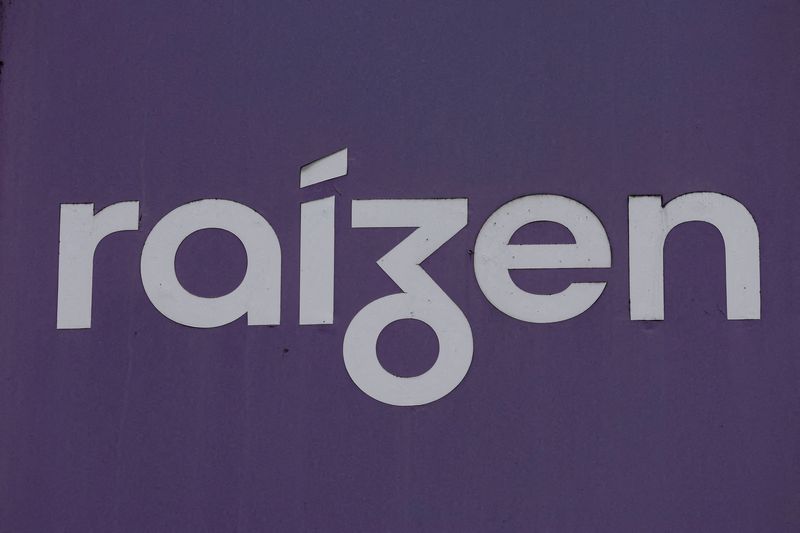 FILE PHOTO: A logo of Raizen is seen in Sao Paulo, Brazil August 20, 2025. REUTERS/Amanda Perobelli/File Photo