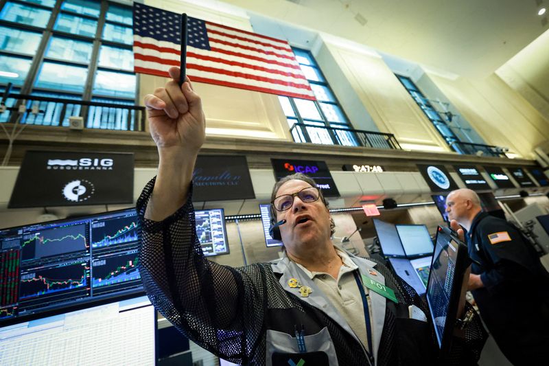 Futures-options traders work on the floor at the New York Stock Exchange's NYSE American (AMEX) in New York City, U.S. June 1, 2026.  REUTERS/Brendan McDermid