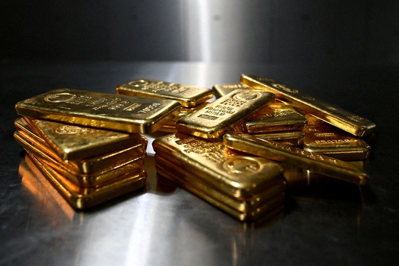 FILE PHOTO: Gold bars of various values are stored in a safe deposit room in Munich, Germany, January 28, 2026. REUTERS/ Angelika Warmuth//File Photo