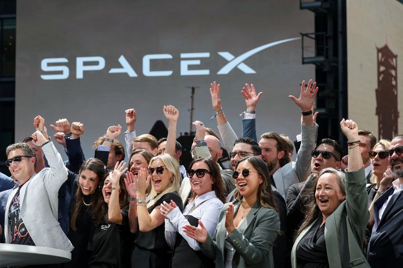 FILE PHOTO: SpaceX leadership members and guests celebrate on a balcony at the Nasdaq MarketSite on the day of SpaceX's initial public offering (IPO), in New York City, U.S., June 12, 2026. REUTERS/Brendan McDermid/File Photo