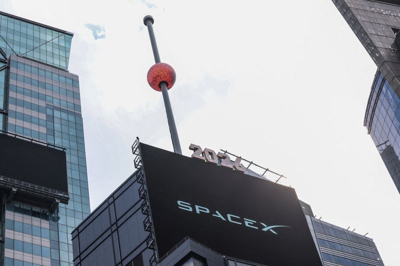 FILE PHOTO: The New Year's eve ball ascends on the day of SpaceX's initial public offering (IPO) in New York City, U.S., June 12, 2026. REUTERS/Brendan McDermid/File Photo