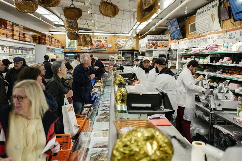 People shop at Zabar's supermarket in New York City, U.S., November 26, 2025. REUTERS/Jeenah Moon