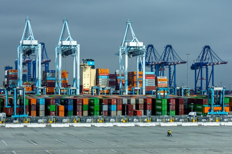 FILE PHOTO: APM Terminals at the Port of Los Angeles, California, U.S., March 4, 2026.   REUTERS/Mike Blake/File Photo