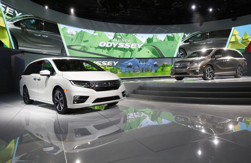 The 2018 Honda Odyssey minivans make their world debut during the North American International Auto Show in Detroit, Michigan, U.S., January 9, 2017. REUTERS/Brendan McDermid