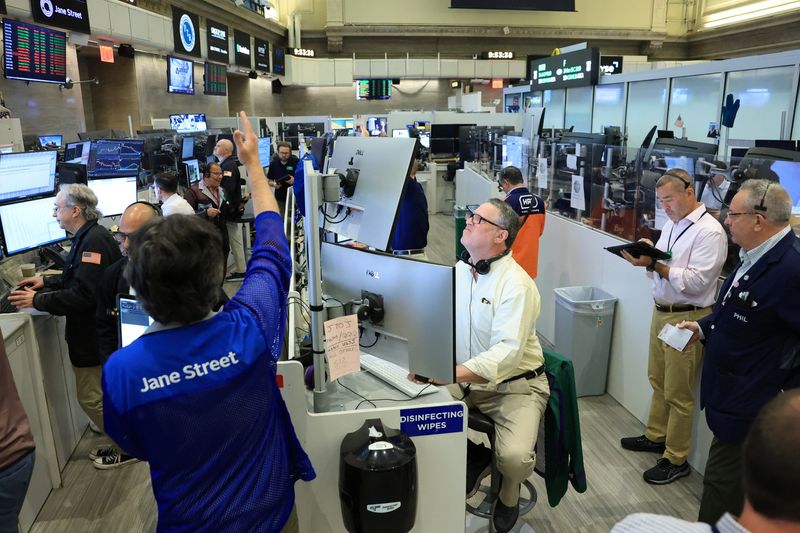Futures-options traders work on the floor at the New York Stock Exchange's NYSE American (AMEX) in New York City, U.S. June 24, 2026.  REUTERS/Brendan McDermid