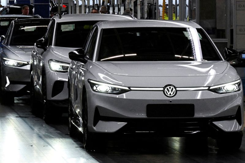 FILE PHOTO: Volkswagen ID.7 electric cars are seen at the Volkswagen (VW) electric fleet lead plant in Emden, Germany, February 18, 2025. REUTERS/Carmen Jaspersen/File Photo