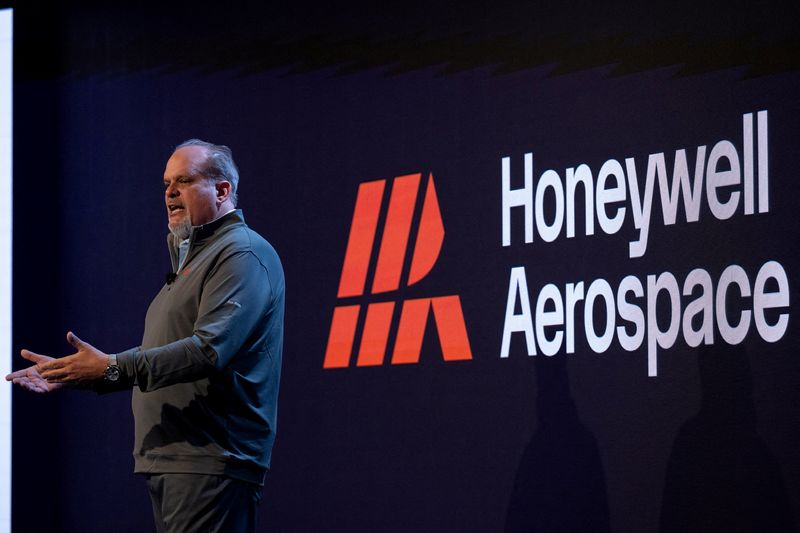 FILE PHOTO: Honeywell Aerospace President and CEO Jim Currier speaks to employees, investors and members of the media at Honeywell Aerospace?s Inaugural Investor Day at Caesars Republic in Scottsdale, Arizona, U.S. June 3, 2026.  REUTERS/Caitlin O'Hara/File Photo