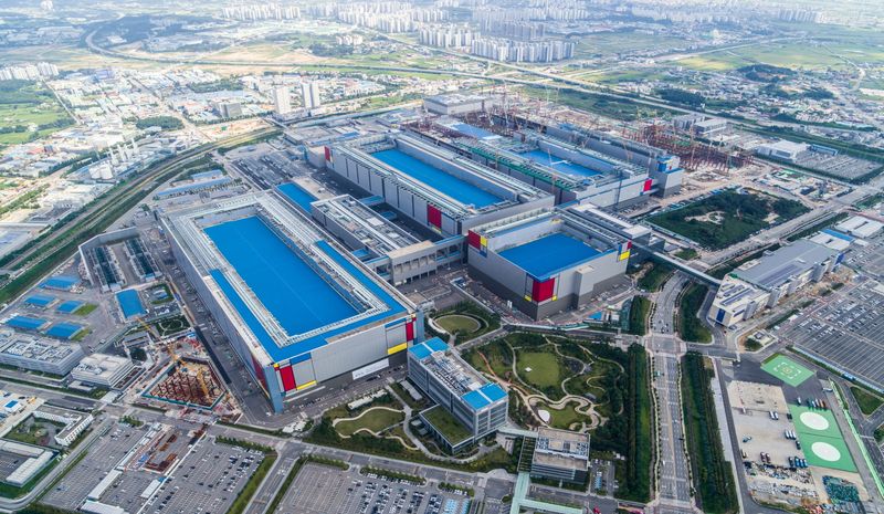 FILE PHOTO: A view shows Samsung Electronics' chip production plant at Pyeongtaek, South Korea, in this handout picture obtained by Reuters on September 7, 2022.  Samsung Electronics/Handout via REUTERS / File Photo