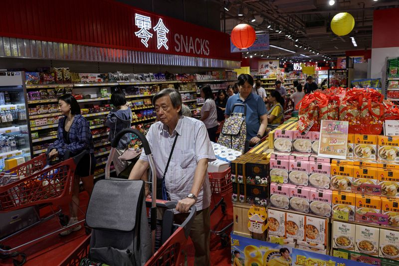 Residents at a supermarket in Hong Kong, China, September 22, 2025. REUTERS/Tyrone Siu