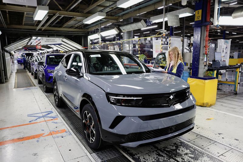 FILE PHOTO: A worker inspects a Opel Mokka sport utility vehicle (SUV) on the production line at the Stellantis automobile plant in Poissy, near Paris, France, May 4, 2026. REUTERS/Benoit Tessier/File Photo