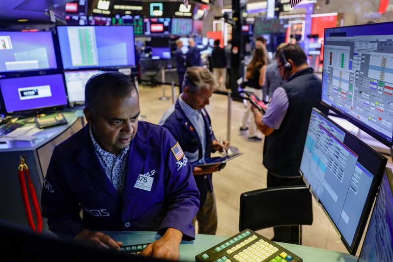 Traders work on the floor of the New York Stock Exchange (NYSE) in New York City, U.S., August 7, 2026. REUTERS/Jeenah Moon