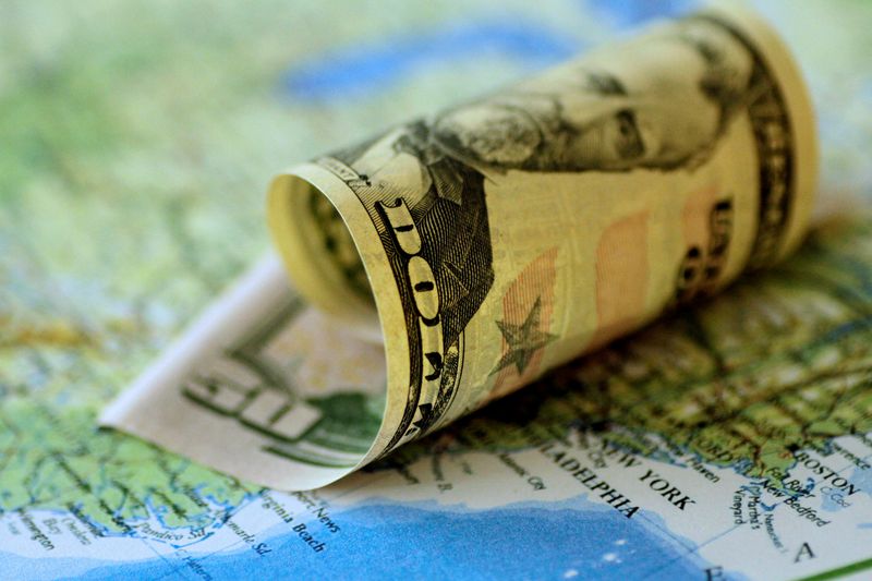 FILE PHOTO: A U.S. Dollar note is seen in this June 22, 2017 illustration photo.   REUTERS/Thomas White/Illustration/File Photo