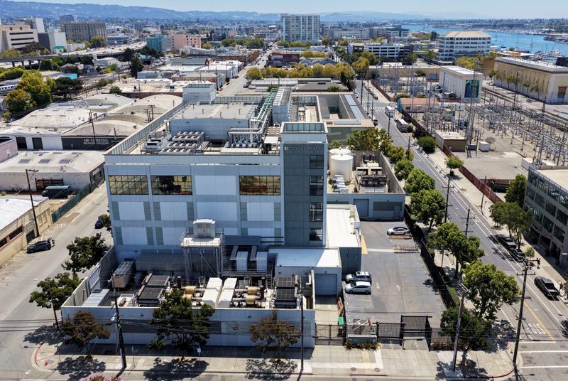 FILE PHOTO: A drone view of the Digital Realty data center in Oakland, California, U.S., July 18, 2026. REUTERS/Fred Greaves/File Photo