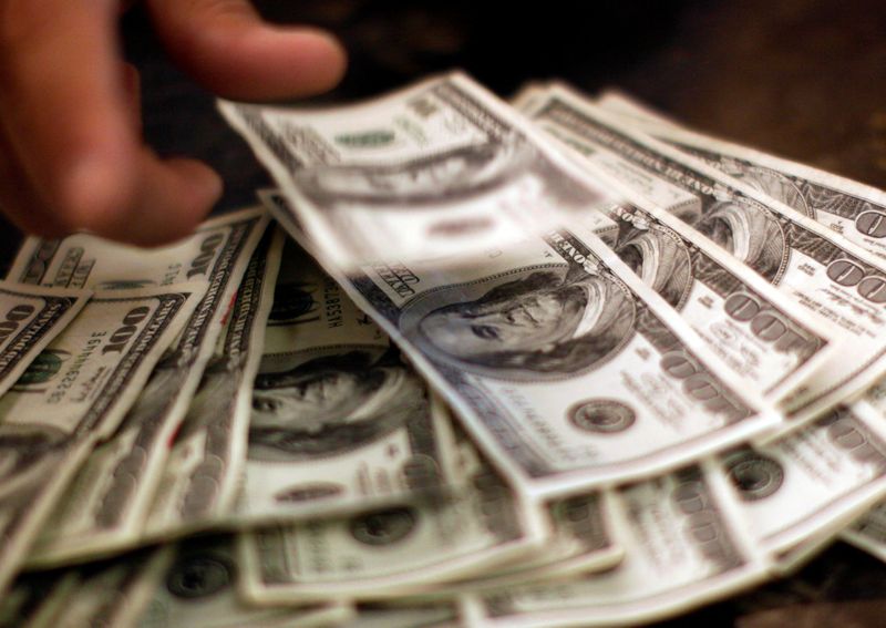 FILE PHOTO: Four thousand U.S. dollars are counted out by a banker counting currency at a bank in Westminster, Colorado November 3, 2009. REUTERS/Rick Wilking/File Photo