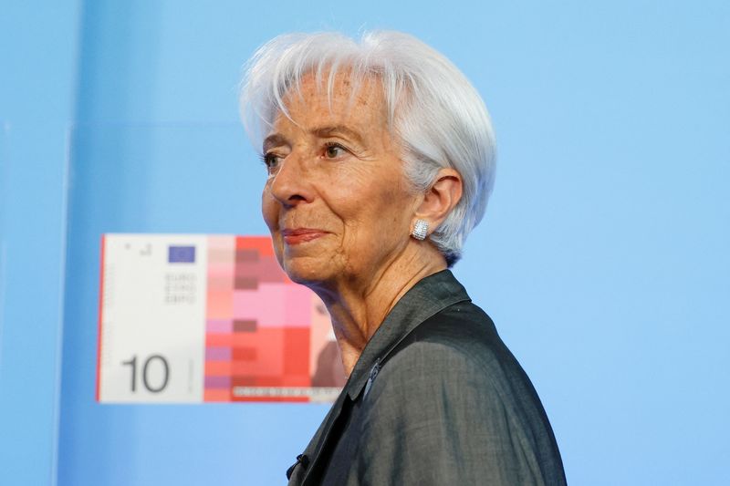 FILE PHOTO: European Central Bank President Christine Lagarde presents shortlisted designs for future euro banknotes at the ECB headquarters in Frankfurt, Germany, July 23, 2026.  REUTERS/Heiko Becker/File Photo