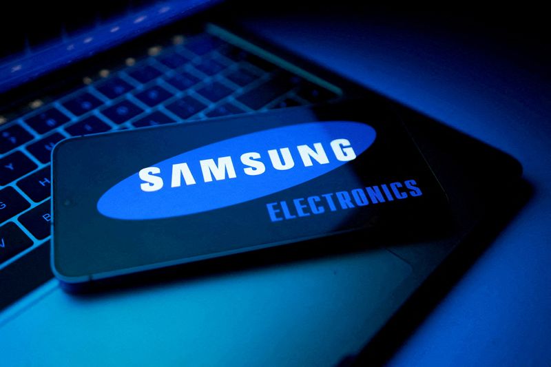 A Samsung Electronics logo appears in this illustration taken August 25, 2025. REUTERS/Dado Ruvic/Illustration/File Photo