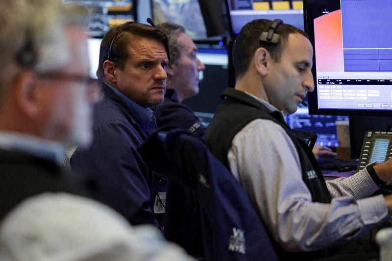 Traders work on the floor at the New York Stock Exchange (NYSE) in New York City, U.S., September 8, 2025. REUTERS/Jeenah Moon