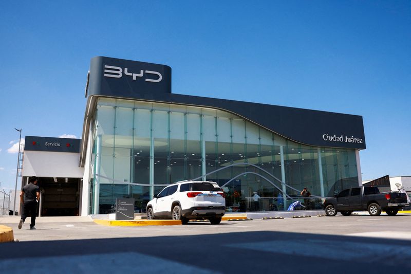 FILE PHOTO: The logo of the Chinese automaker BYD is pictured at an authorised dealer, in Ciudad Juarez, Mexico, September 11, 2025. REUTERS/Jose Luis Gonzalez/File Photo