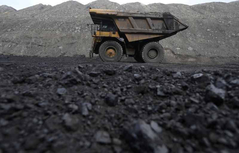 FILE PHOTO: Dump trucks haul coal and sediment at the Black Butte coal mine outside Rock Springs, Wyoming, U.S. April 4, 2017.  REUTERS/Jim Urquhart/File Photo