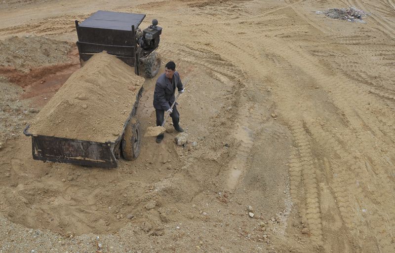 FILE PHOTO: A labourer works at a site of a rare earth metals mine at Nancheng county, Jiangxi province, China March 14, 2012./File Photo