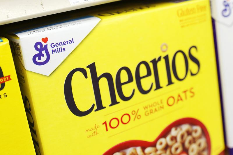 FILE PHOTO: Cheerios, owned by General Mills, is seen in a store in Manhattan, New York, U.S., November 11, 2021. Picture taken November 11, 2021. REUTERS/Andrew Kelly/File photo