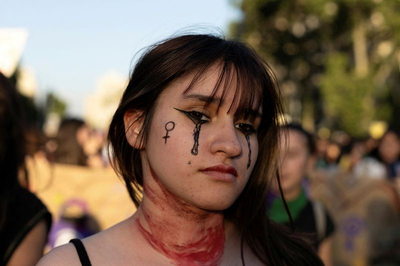 FILE PHOTO: A woman takes part in a protest to mark the International Day for the Elimination of Violence Against Women, in Santiago, Chile, November 25, 2024. REUTERS/Sofía Yanjarí/File Photo