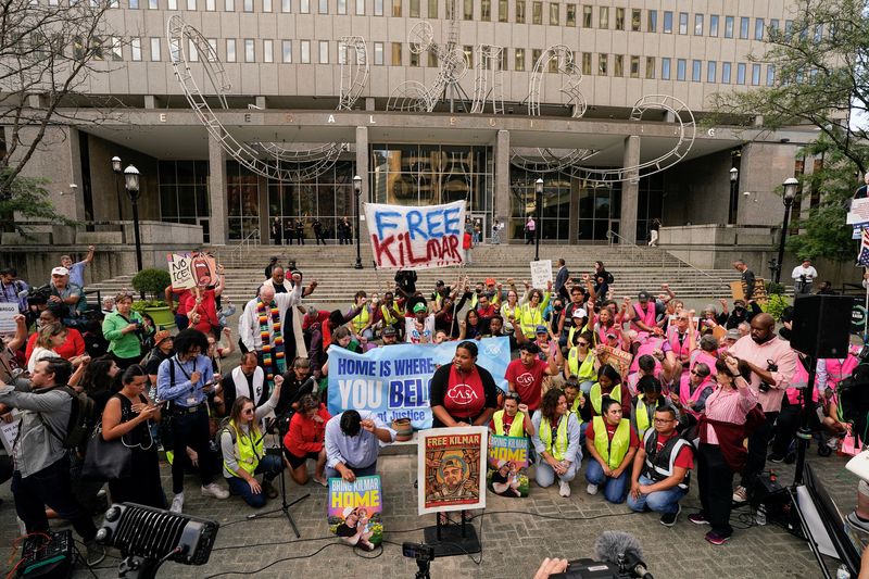 Supporters of Kilmar Abrego, the migrant whose wrongful deportation to El Salvador made him a symbol of U.S. President Donald Trump's aggressive immigration policies, gather outside the ICE Baltimore field office on the day he appears for a check-in three days after his release from criminal custody in Tennessee, in Baltimore, Maryland, U.S. August 25, 2025.  REUTERS/Elizabeth Frantz