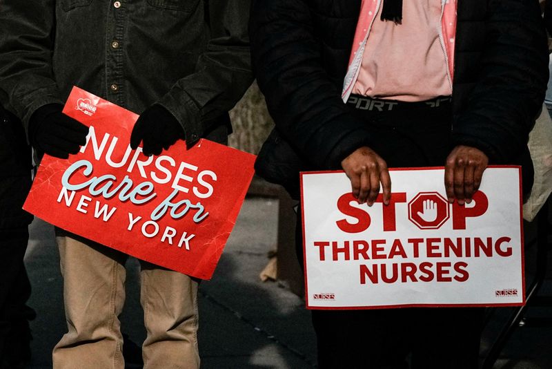 FILE PHOTO: New York State Nurses Association union members hold placards as they take part in a picket outside Mount Sinai West in New York City, U.S. January 22, 2026.  REUTERS/Eduardo Munoz/File Photo
