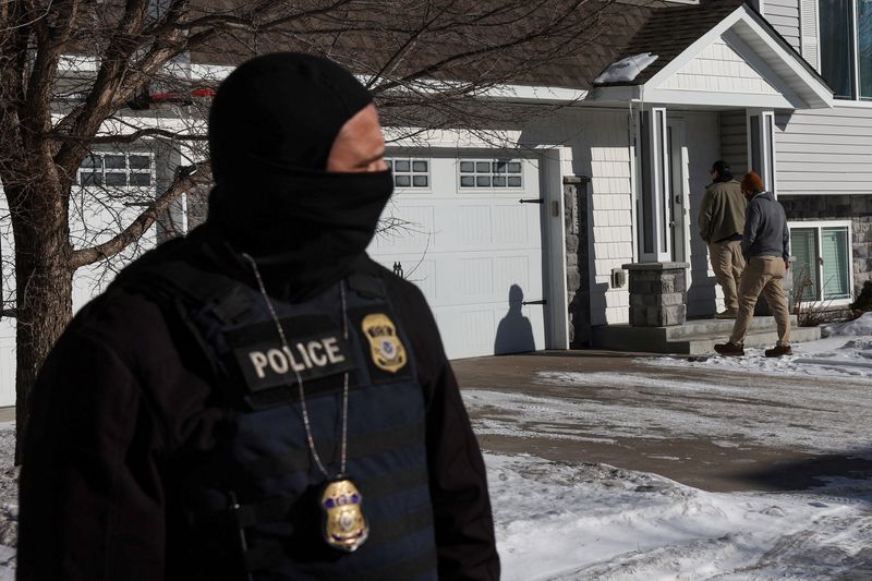 FILE PHOTO: Federal agents with  U.S. Immigration and Customs Enforcement (ICE) conduct an immigration enforcement operation in Pine Grove, Minnesota, U.S., January 28, 2026. REUTERS/Shannon Stapleton/File Photo