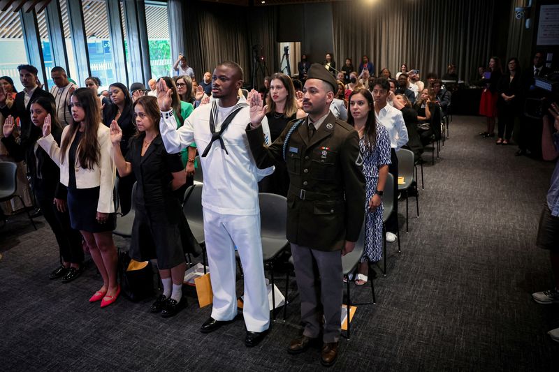 FILE PHOTO: Candidates take the Oath of Allegiance during their U.S. Citizenship and Immigration Services (USCIS) naturalization ceremony at the New York Public Library, in New York City, U.S., July 2, 2024.  REUTERS/Brendan McDermid/File Photo