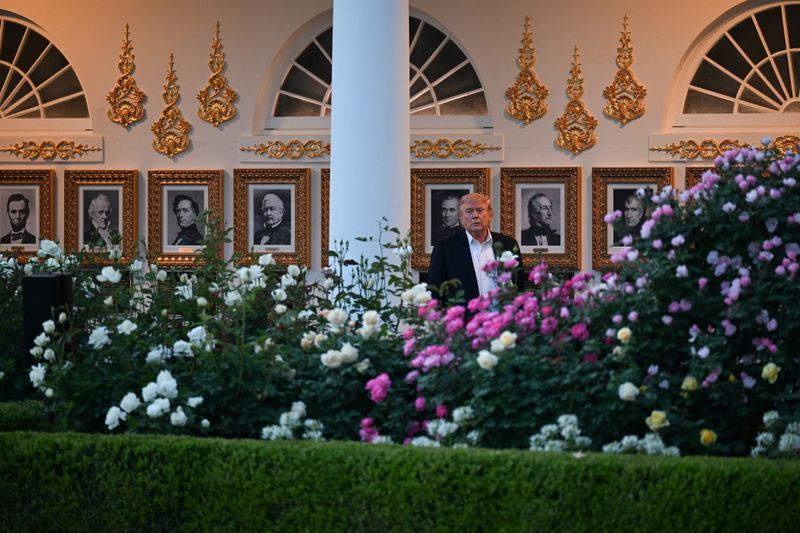 U.S. President Donald Trump looks at the Rose Garden upon arrival at the White House in Washington, D.C., U.S., May 3, 2026. REUTERS/Annabelle Gordon 