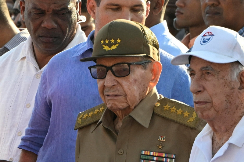 FILE PHOTO: Cuba’s former President Raul Castro attends a May Day parade, in Havana, Cuba, May 1, 2026. REUTERS/Norlys Perez/File Photo