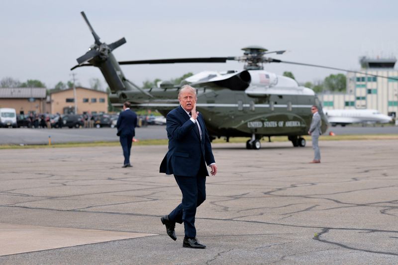 U.S. President Donald Trump leaves Marine One to board Air Force One en route to Joint Base Andrews, Maryland, as he departs Morristown Airport in Morristown, New Jersey, U.S., May 22, 2026. REUTERS/Kylie Cooper