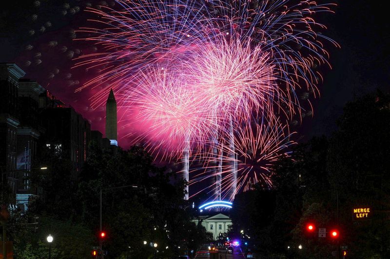 Fireworks explode above the White House at the conclusion of UFC Freedom 250, in Washington, D.C., U.S., June 15, 2026. REUTERS/Eric Lee
