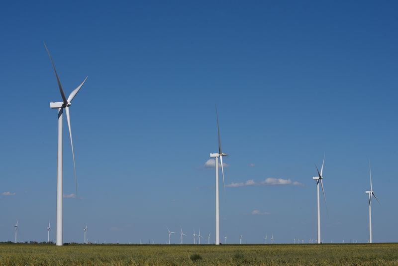 Wind turbines generate power on a farm near Throckmorton, Texas U.S. August 24, 2018. Picture taken August 24, 2018. REUTERS/Nick Oxford