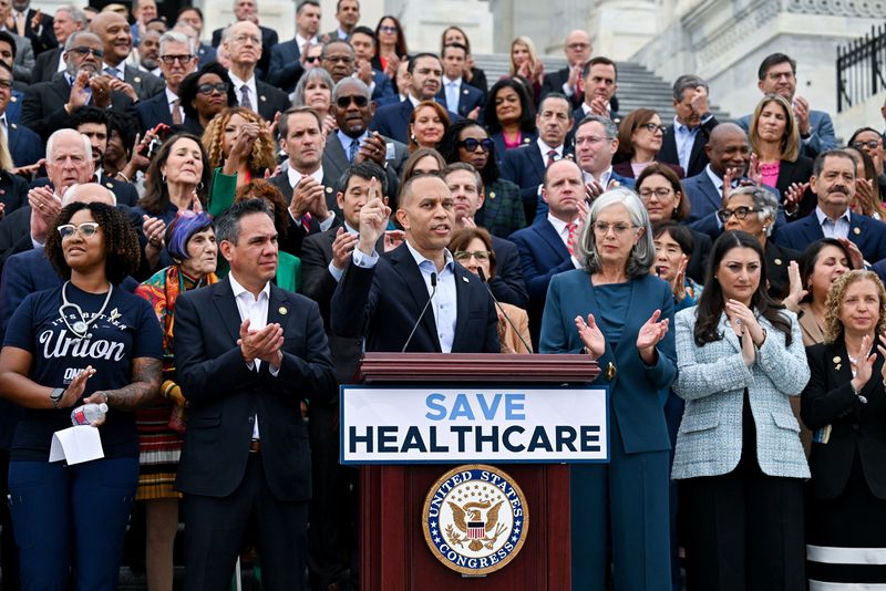 U.S. House Minority Leader Hakeem Jeffries (D-NY) and other Democratic House members hold a press conference on the House Steps a day before a partial government shutdown is set to take effect on Capitol Hill in Washington, D.C., U.S., September 30, 2025. REUTERS/Annabelle Gordon