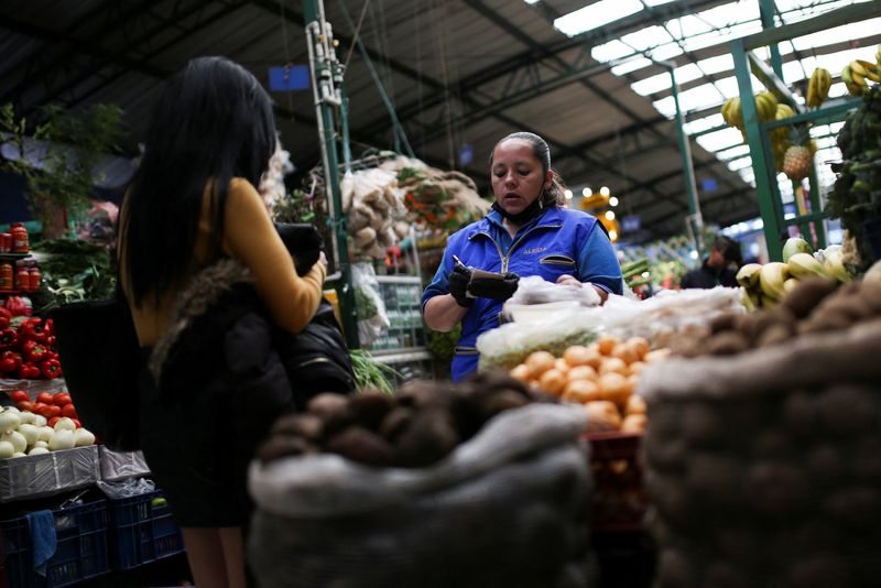 FILE PHOTO: An employee of the Paloquemao market square works amid inflation reaching the highest figures in years, in Bogota, Colombia October 7, 2022. REUTERS/Luisa Gonzalez/File photo