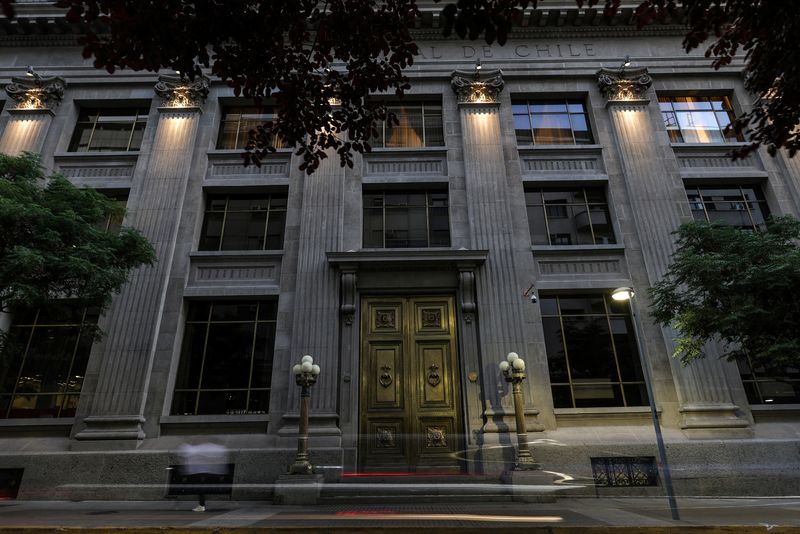 FILE PHOTO: A view of Chile's Central Bank building facade in downtown Santiago, Chile November 22, 2024. Picture taken with a long exposure. REUTERS/Ivan Alvarado/File Photo