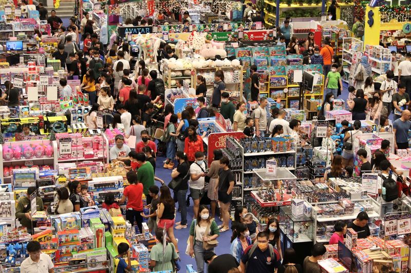 FILE PHOTO: Shoppers browse merchandise in a shopping mall on Orchard Road, in Singapore December 23, 2022. REUTERS/Isabel Kua/ File Photo