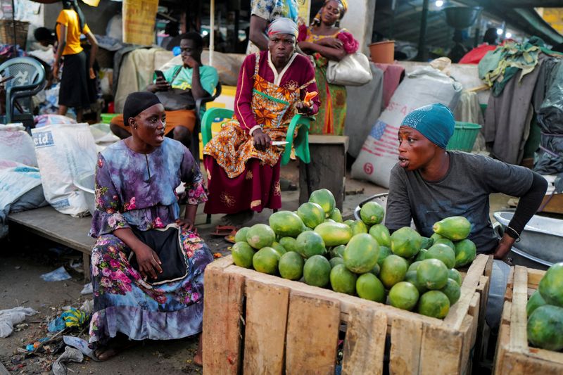 FILE PHOTO: Market women interact at the Agbogbloshie market in Accra, Ghana. November 28, 2024. REUTERS/Francis Kokoroko/File Photo
