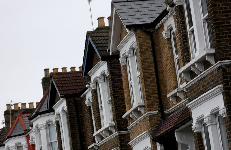 A view of a row of residential houses in London, Britain, January 23, 2025. REUTERS/Hannah McKay
