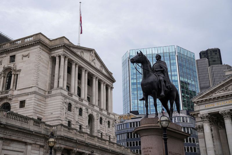 FILE PHOTO: The Bank of England building in London, Britain, November 6, 2025. REUTERS/Maja Smiejkowska/File Photo