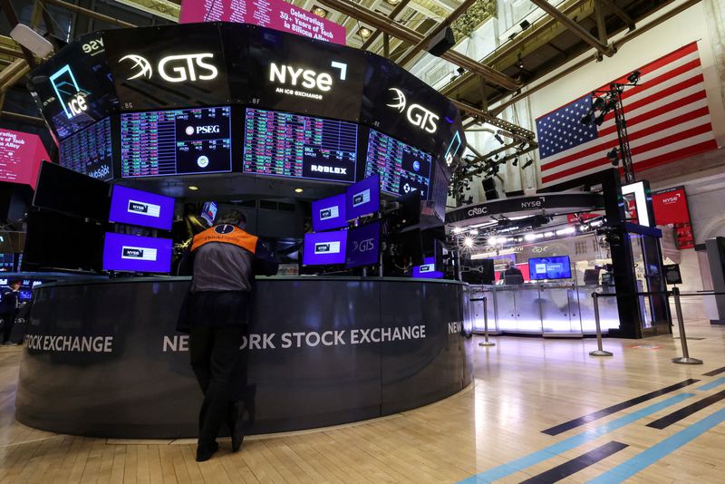Traders work on the floor at the New York Stock Exchange (NYSE) in New York City, U.S., January 28, 2026.  REUTERS/Brendan McDermid