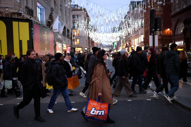 FILE PHOTO: Shoppers walk on Oxford Street during Boxing Day sales, in London, Britain, December 26, 2025. REUTERS/Isabel Infantes/File Photo