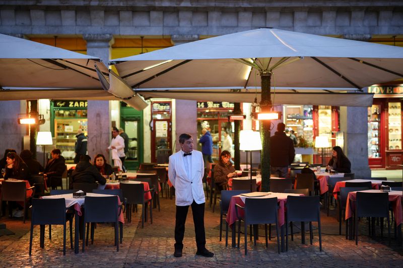 A waiter stands on the terrace of a restaurant in Madrid, Spain, January 10, 2026. REUTERS/Alejandro Martinez Velez
