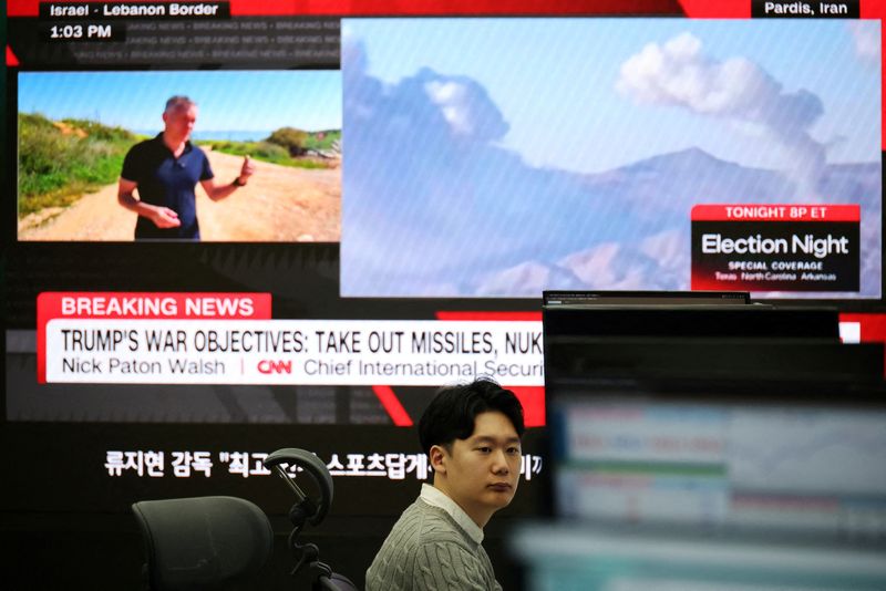 A currency dealer works in front of an electronic board displaying a news report on the U.S.-Israeli conflict with Iran, at the dealing room of a bank, in Seoul, South Korea, March 4, 2026.  REUTERS/Kim Hong-Ji